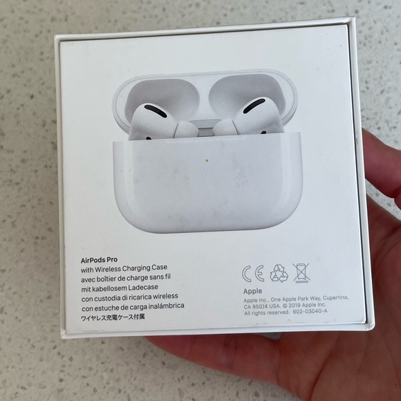 AirPods Pro 1st Generation - Picture 4 of 5